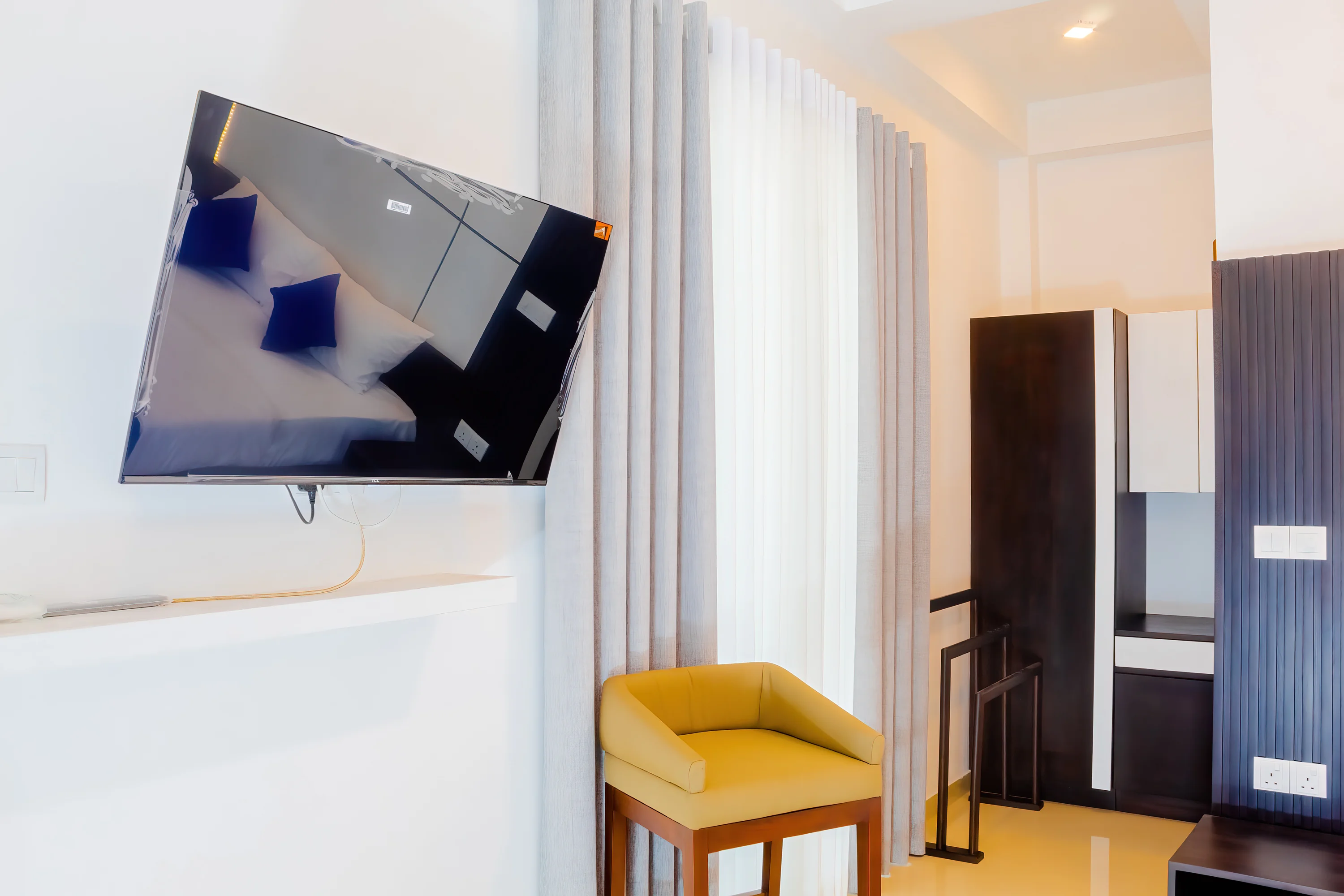 Deluxe Suite 102 (King Room)