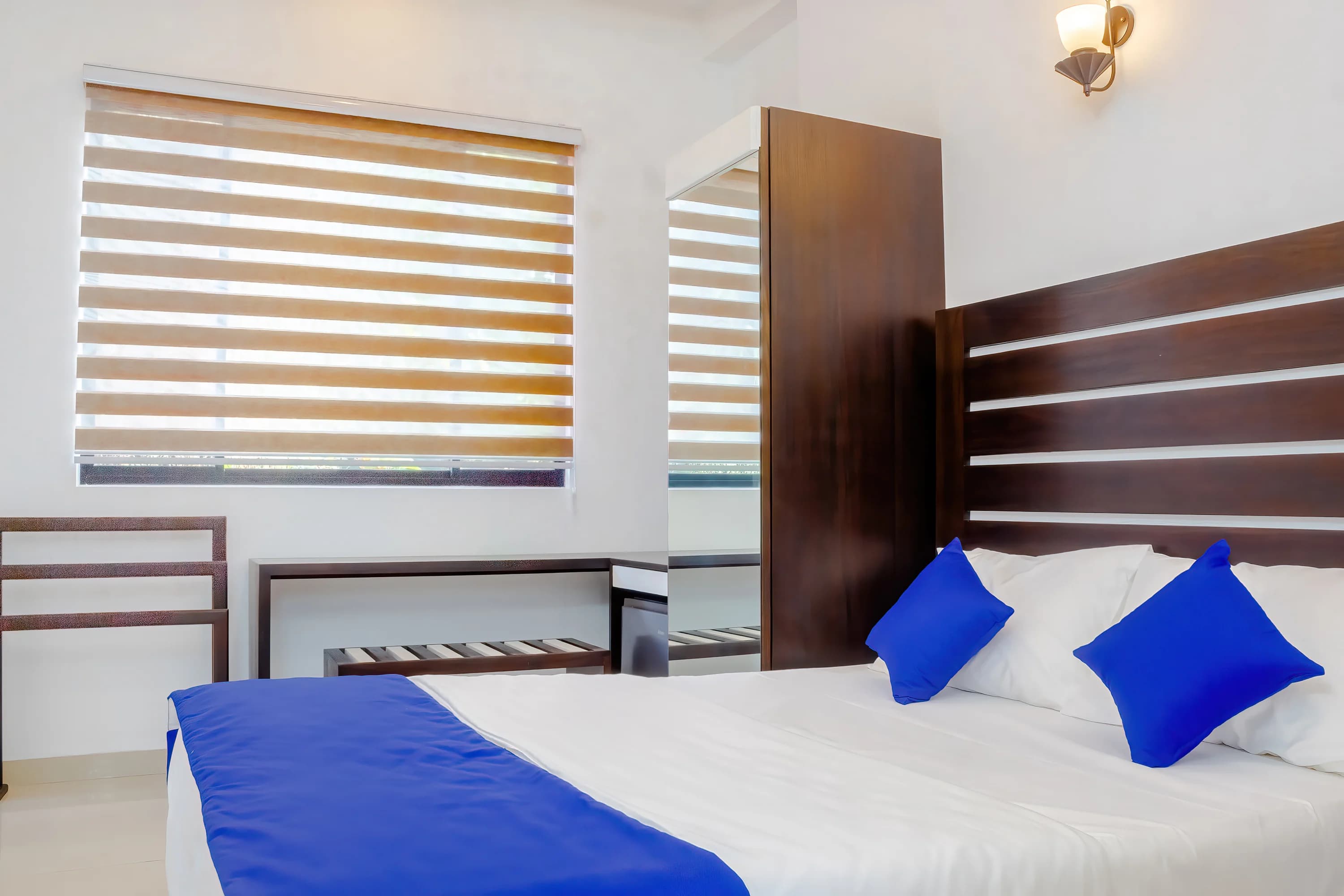 Standard Transit Double 301 (Twin Bed)