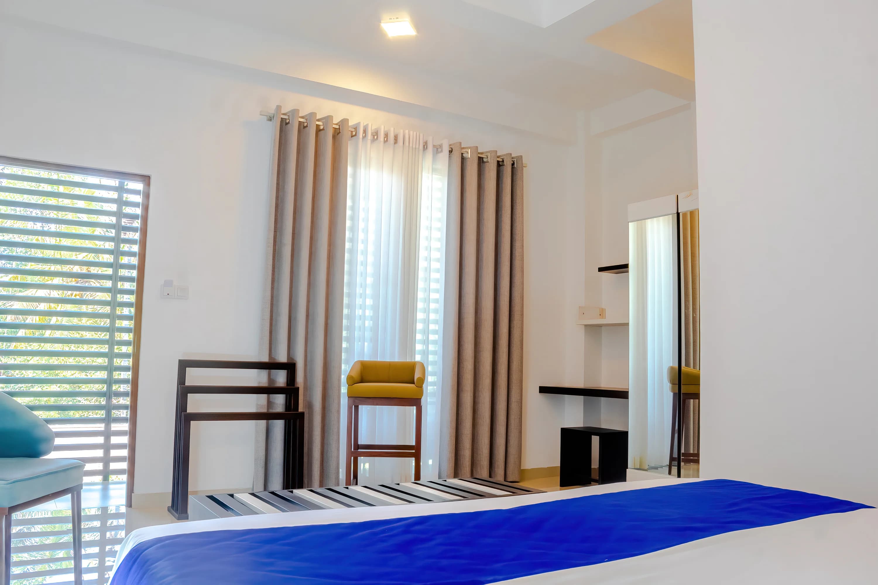 Ground Room 201 (King Bed)